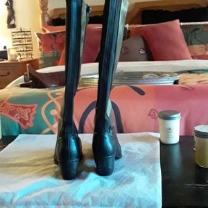 Boots 2 lines of stretch in back look nice